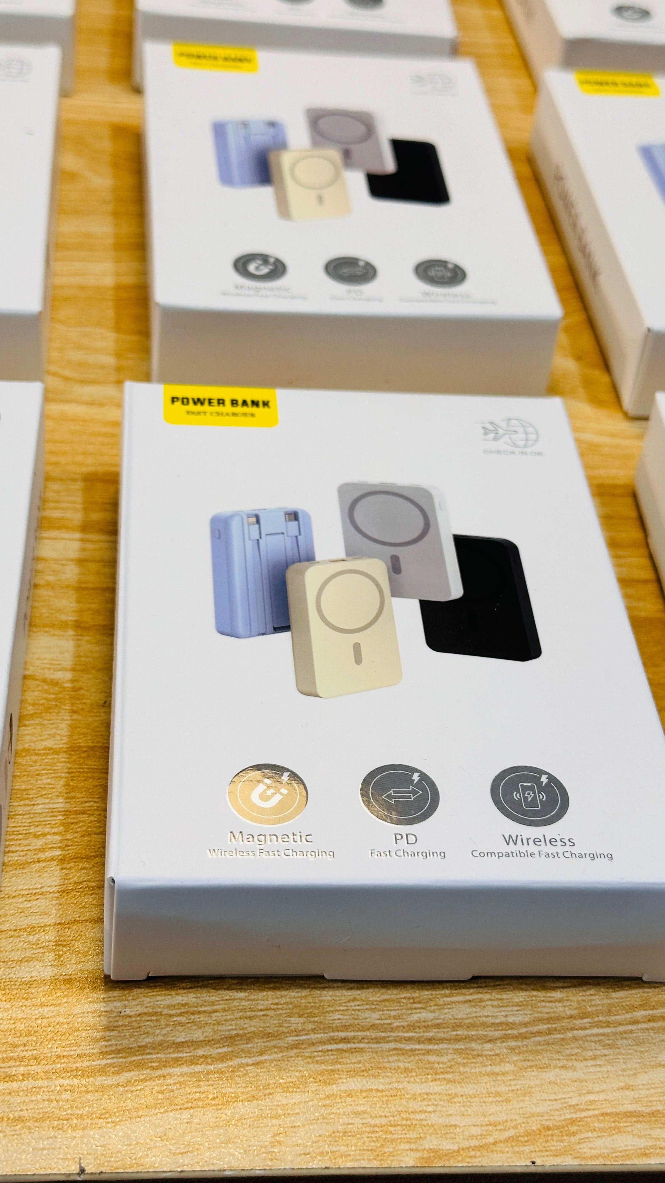 Wireless Fast charging PowerBank With Mag Safe